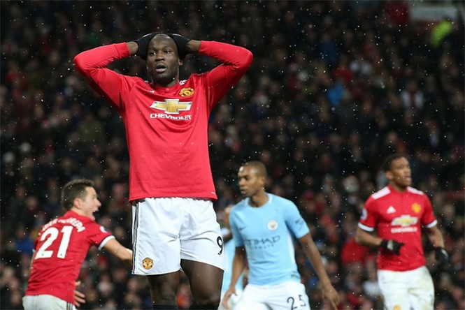 Lukaku khoác áo đấu M.U cho siêu xe Rolls Royce Ghost - ảnh 7