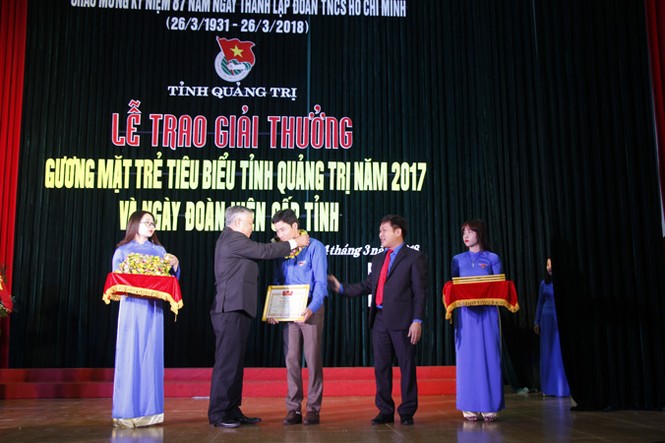 Trao Giải thưởng Gương mặt trẻ tiêu biểu tỉnh Quảng Trị năm 2017 - ảnh 2
