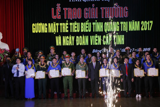 Trao Giải thưởng Gương mặt trẻ tiêu biểu tỉnh Quảng Trị năm 2017 - ảnh 1