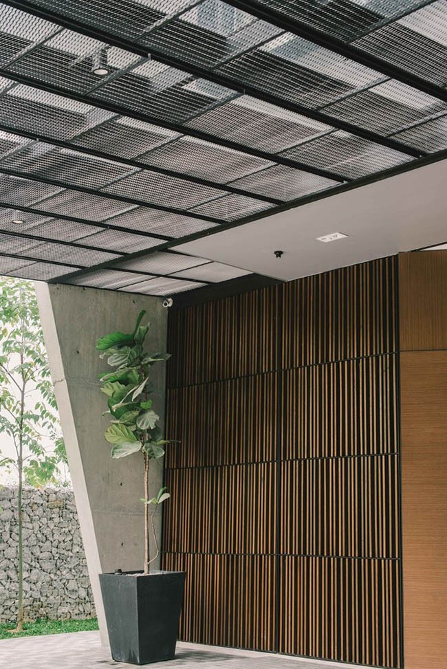 Nhà méo mó lại còn 'thủng' lỗ chỗ nhưng vẫn được ca ngợi hết lời - ảnh 8