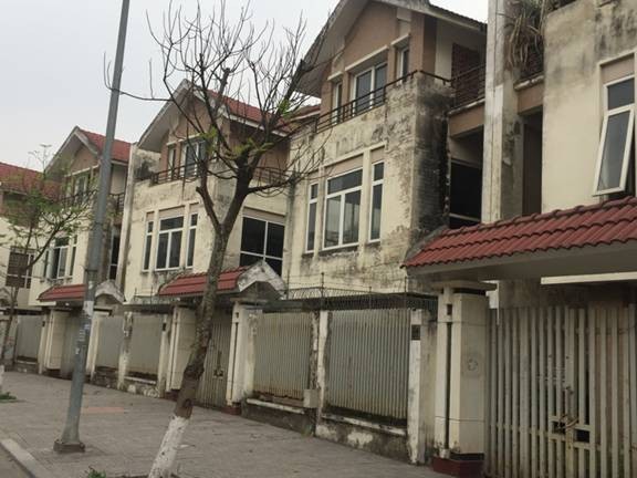 Những biệt thự tiền tỷ bỏ hoang gây lãng phí ở Hà Nội - ảnh 1