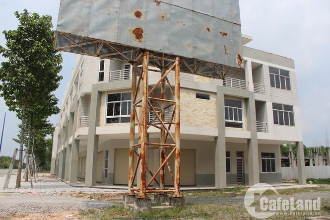 Xót lòng nhà tiền tỷ nằm phơi sương ở Bình Dương - ảnh 2