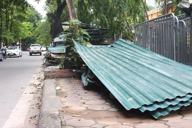 Hà Nội: Rác thải ngổn ngang trên đường Phan Kế Bính - ảnh 3