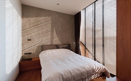 Vẻ đẹp tiềm ẩn của ngôi nhà có mặt tiền kín như thùng xe tải - ảnh 5