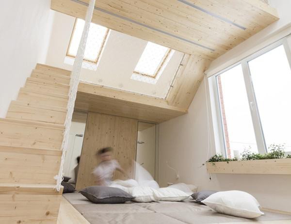 Nhà như 'mắt muỗi' từ gỗ và lưới nhưng gia đình 5 người ở thoải mái - ảnh 3