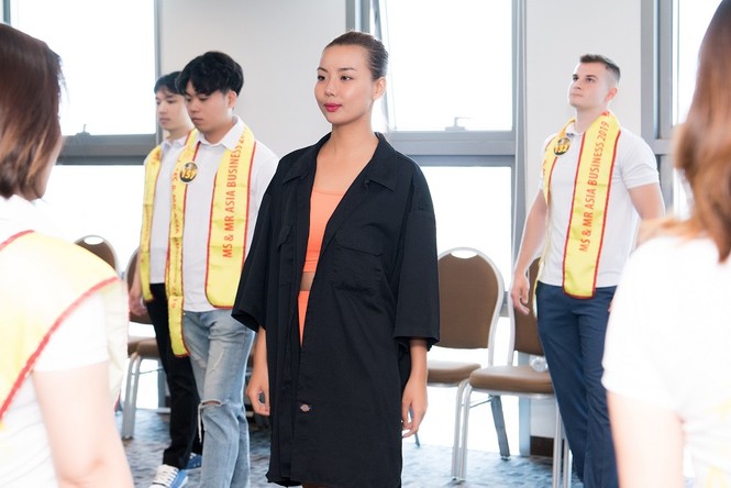 Siêu mẫu Lại Thanh Hương đạo diễn Catwalk cho thí sinh Ms&Mr Asia Business 2019 - ảnh 1