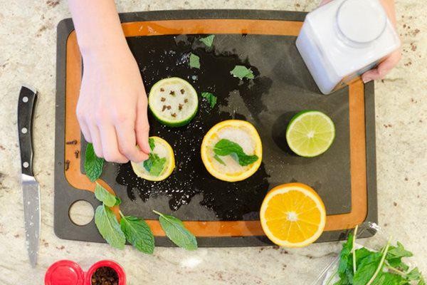 Mẹo đơn giản giúp nhà vệ sinh thơm nức không phải ai cũng biết - ảnh 2