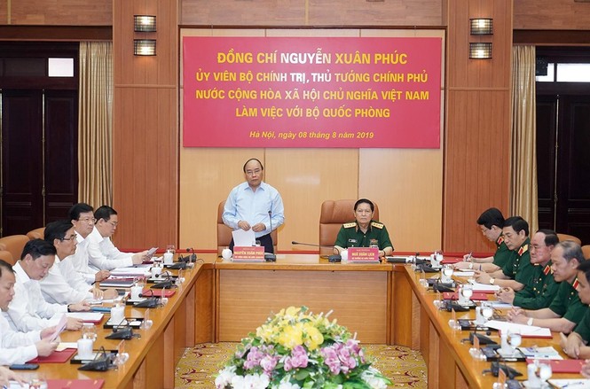 Thủ tướng làm việc với Bộ Quốc phòng về quản lý, sử dụng đất quốc phòng - ảnh 1