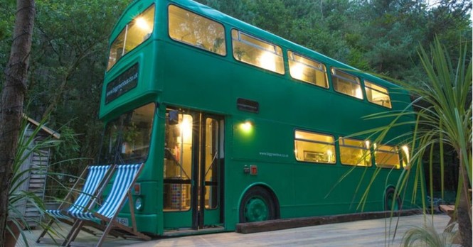 Mua xe buýt hai tầng gần 150 triệu đồng biến thành ngôi nhà mơ ước  - ảnh 1