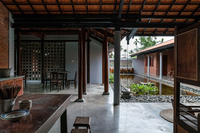 Chán nhà tầng, vợ chồng Việt xây nhà 2.000m2 như nhà 'điền chủ' - ảnh 10