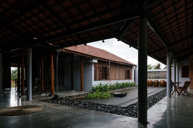 Chán nhà tầng, vợ chồng Việt xây nhà 2.000m2 như nhà 'điền chủ' - ảnh 8