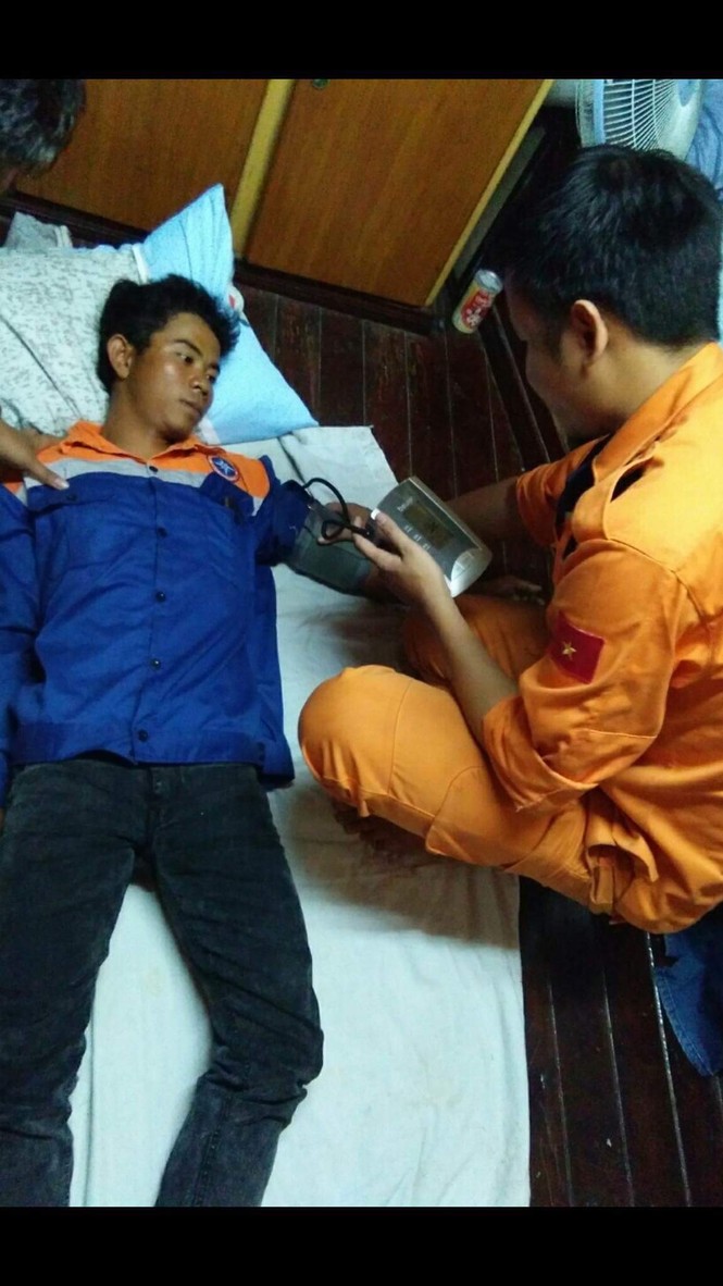 Cứu thành công ngư dân trôi dạt 37 giờ giữa biển - ảnh 1