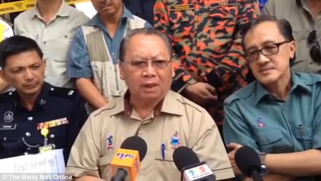Malaysia 'cáo buộc' du khách khỏa thân chụp ảnh gây động đất - ảnh 1