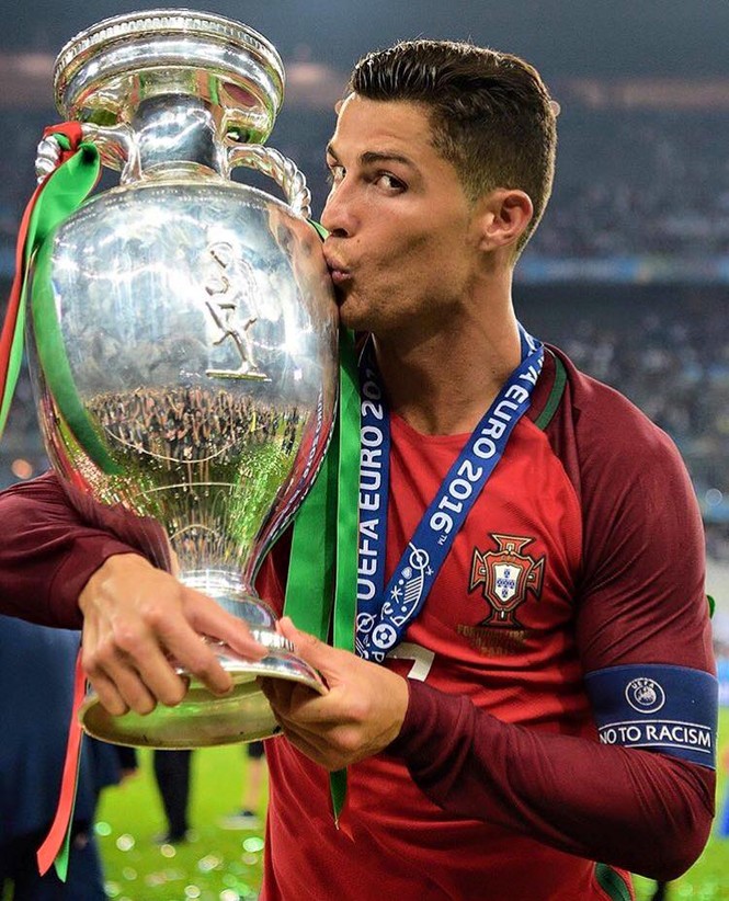 Ronaldo 'thống trị' mạng xã hội năm 2016 - ảnh 1