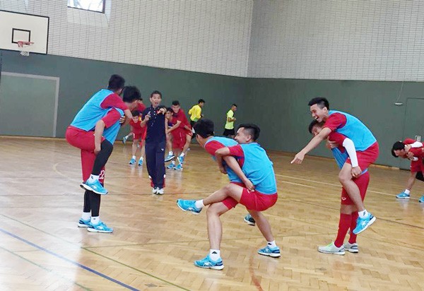 Mục kích U20 Việt Nam 'luyện công' tại Đức - ảnh 3