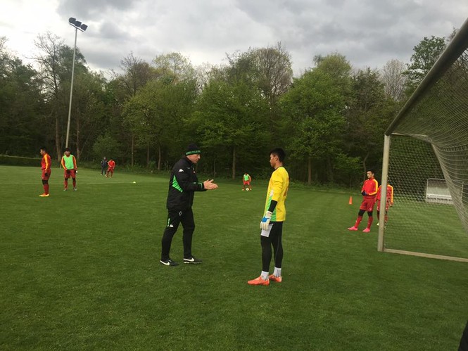 Mục kích U20 Việt Nam 'luyện công' tại Đức - ảnh 8