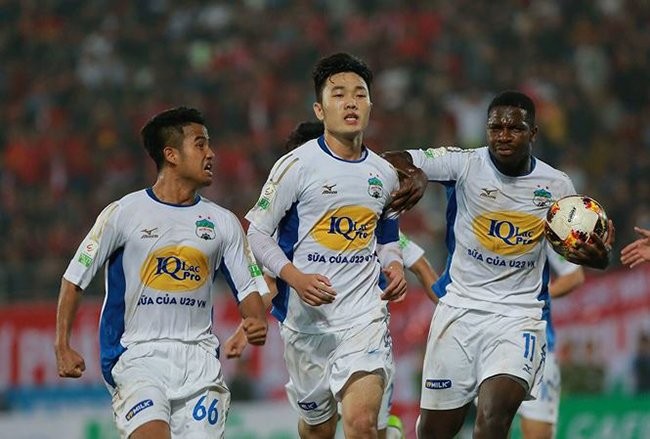 Bầu Đức 'đình chiến', HAGL lời to - ảnh 1