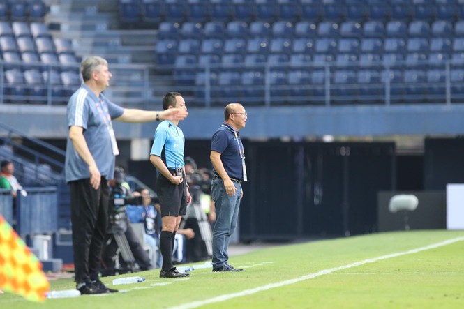 Ông Park Hang Seo thăm dò Jordan, U23 Việt Nam nghỉ tập - ảnh 1