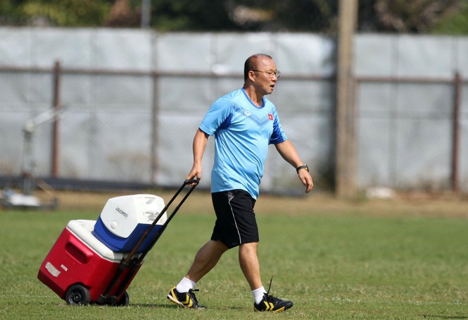 Ông Park và rắc rối với vị trí của Quang Hải ở U23 Việt Nam? - ảnh 1