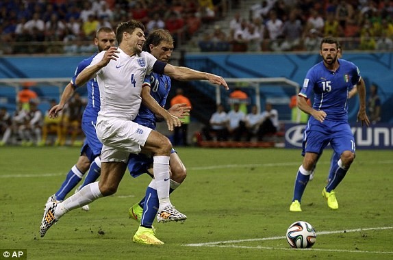 Anh-Italia (1-2): Màu thiên thanh đáng sợ - ảnh 1