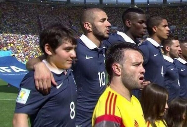 FIFA cố tình chơi khăm 'chú lùn' Mathieu Valbuena - ảnh 2