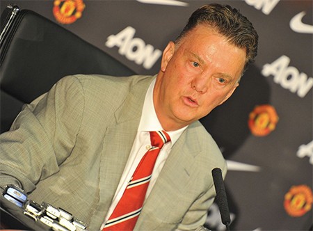 Vì sao Van Gaal chưa chọn thủ quân cho M.U? - ảnh 1
