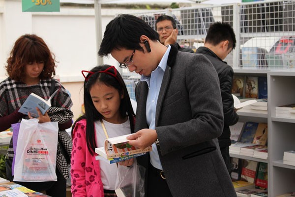 Hàng ngàn người tham dự Vinschool Book Fair 2014 - ảnh 1