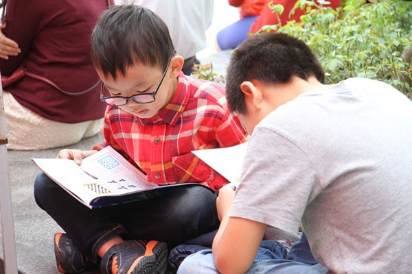 Hàng ngàn người tham dự Vinschool Book Fair 2014 - ảnh 2