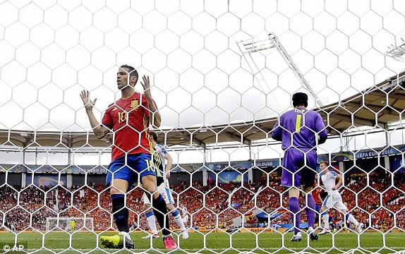 Tây Ban Nha vs CH Czech (1-0): Cứu tinh Pique - ảnh 21