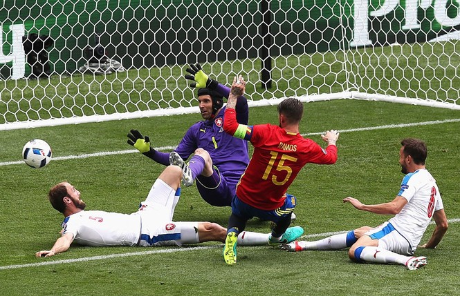 Tây Ban Nha vs CH Czech (1-0): Cứu tinh Pique - ảnh 23