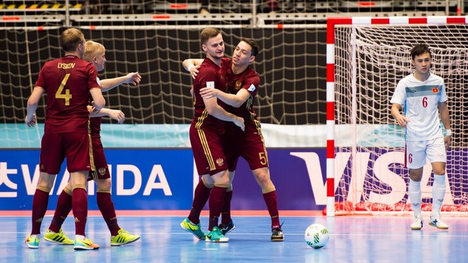Thua đậm Nga, tuyển Việt Nam chia tay Futsal World Cup - ảnh 4