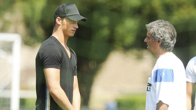Mourinho mất oan đồng hồ xịn vì trò cũ - ảnh 1