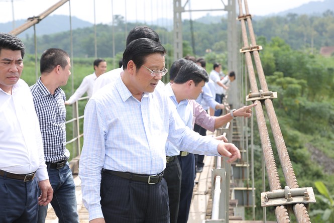 Bí thư Trung ương Đảng Phan Đình Trạc thăm 'cây cầu nghĩa tình' - ảnh 1