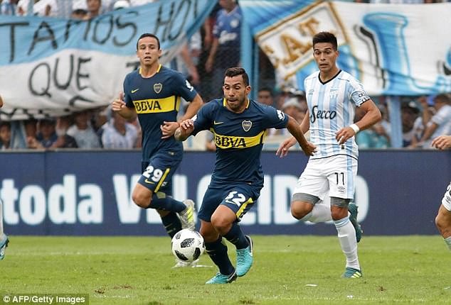 Đá phủi trong tù, ngôi sao Carlos Tevez dính chấn thương nặng - ảnh 1