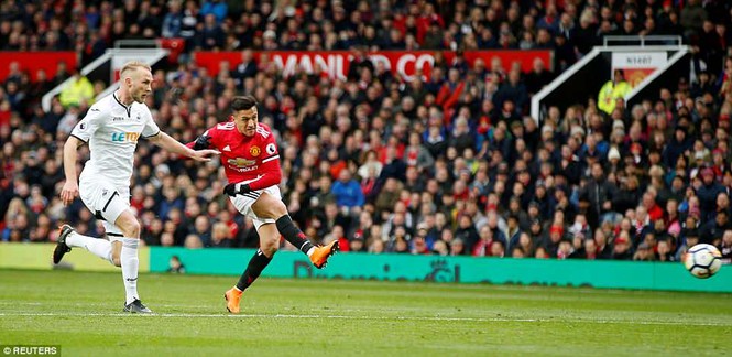Alexis Sanchez rực sáng, M.U đòi lại ngôi nhì bảng từ Liverpool - ảnh 3