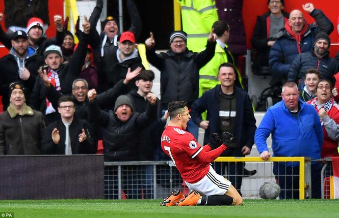 Alexis Sanchez rực sáng, M.U đòi lại ngôi nhì bảng từ Liverpool - ảnh 4