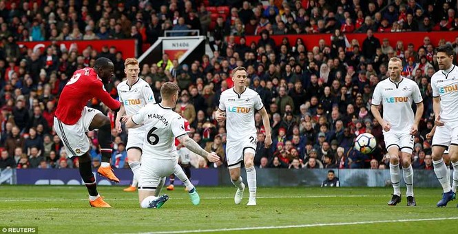 Alexis Sanchez rực sáng, M.U đòi lại ngôi nhì bảng từ Liverpool - ảnh 1