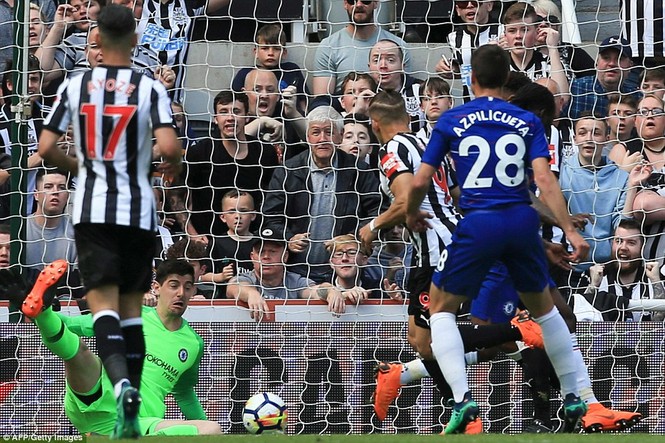 Hạ màn Ngoại hạng Anh, Chelsea thua tan tác - ảnh 1