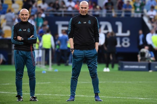 Ronaldo sút bóng làm chảy máu mắt phóng viên - ảnh 1