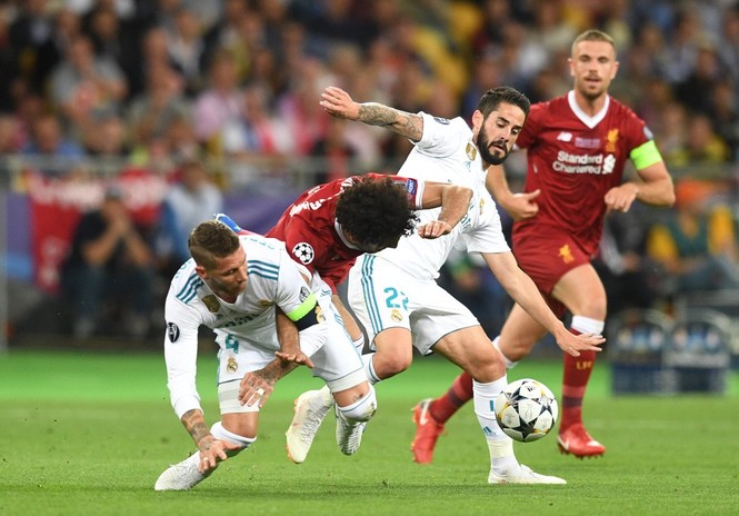 Thủ quân Real 'bẻ tay', ngôi sao Liverpool khóc hận - ảnh 5
