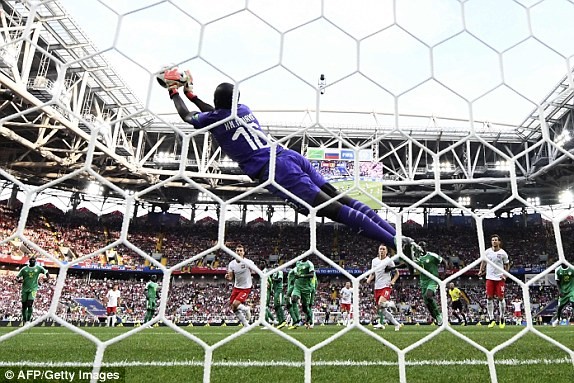 Hàng thủ chơi tệ, Ba Lan thua đau Senegal trận ra quân World Cup - ảnh 19