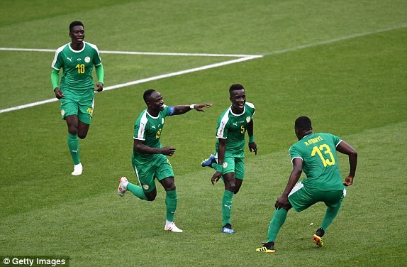 Hàng thủ chơi tệ, Ba Lan thua đau Senegal trận ra quân World Cup - ảnh 14