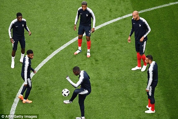 Pháp vào vòng 1/8 World Cup nhờ bàn thắng lịch sử của Mbappe - ảnh 19