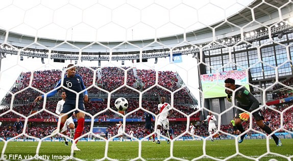 Pháp vào vòng 1/8 World Cup nhờ bàn thắng lịch sử của Mbappe - ảnh 11