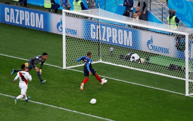 Pháp vào vòng 1/8 World Cup nhờ bàn thắng lịch sử của Mbappe - ảnh 9