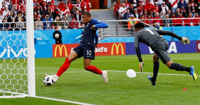 Pháp vào vòng 1/8 World Cup nhờ bàn thắng lịch sử của Mbappe - ảnh 10