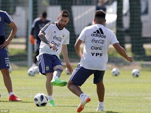 Ronaldo và Messi chuẩn bị ra sao cho 'đại chiến' vòng 1/8 World Cup? - ảnh 2