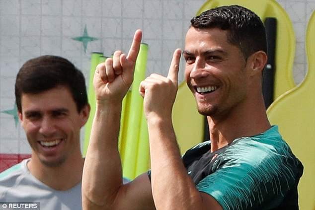Ronaldo và Messi chuẩn bị ra sao cho 'đại chiến' vòng 1/8 World Cup? - ảnh 8
