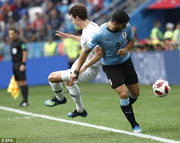Chùm ảnh cầu thủ Uruguay rơi lệ sau thất bại trước tuyển Pháp - ảnh 3