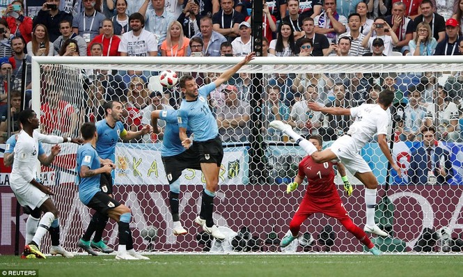 Chùm ảnh cầu thủ Uruguay rơi lệ sau thất bại trước tuyển Pháp - ảnh 5